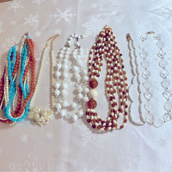 Vintage Plastic Necklaces Set of 6 Various Sizes & Lengths Gorgeous - Picture 7 of 7